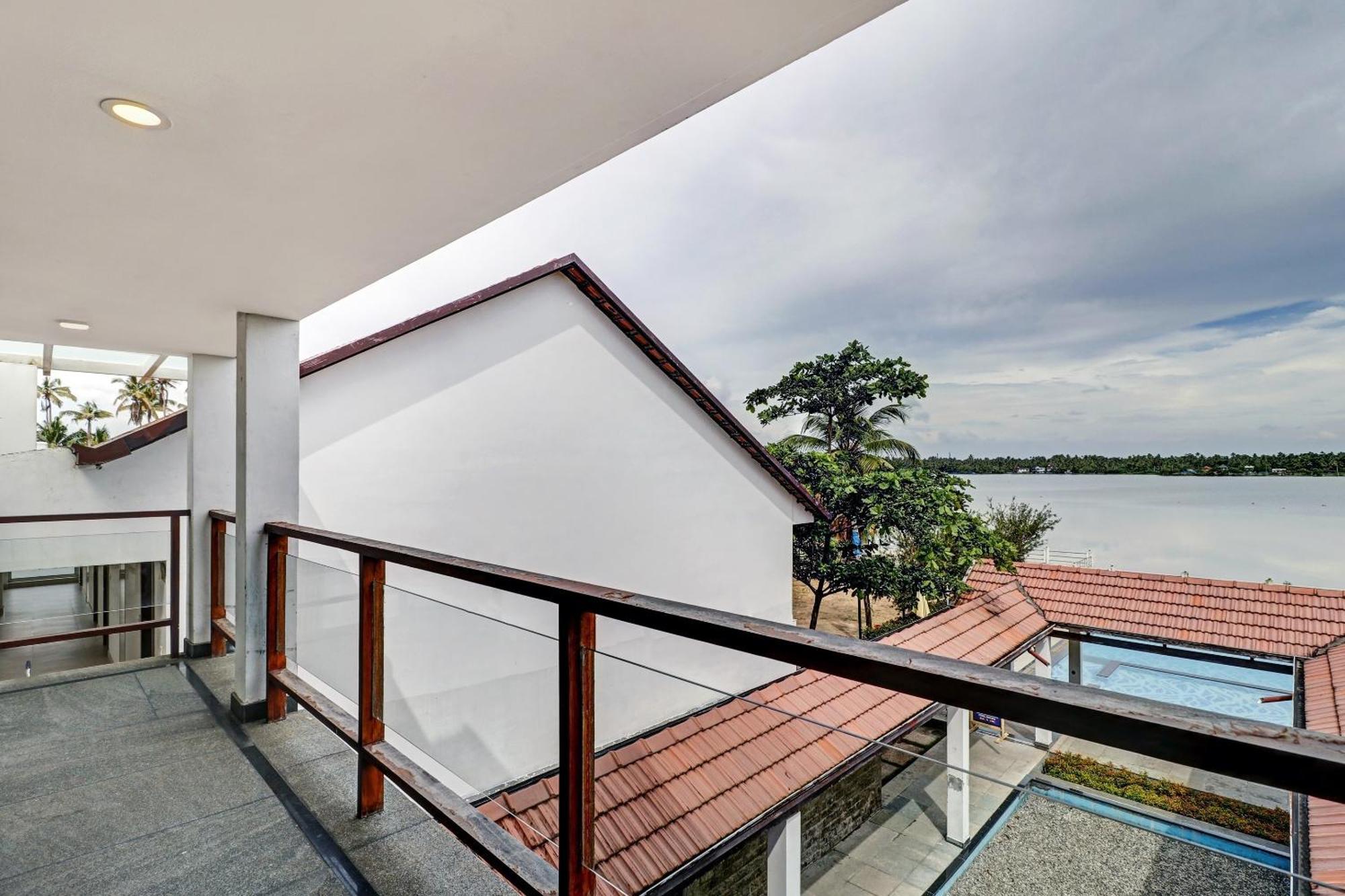 Townhouse Oak Edassery'S Sealine Villa Stay Kochi Ngoại thất bức ảnh